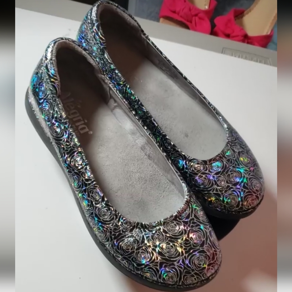 Alegria Petal Rose 3-D Patant Leather Holographic Comfort Flats Rainbow Size 8.5